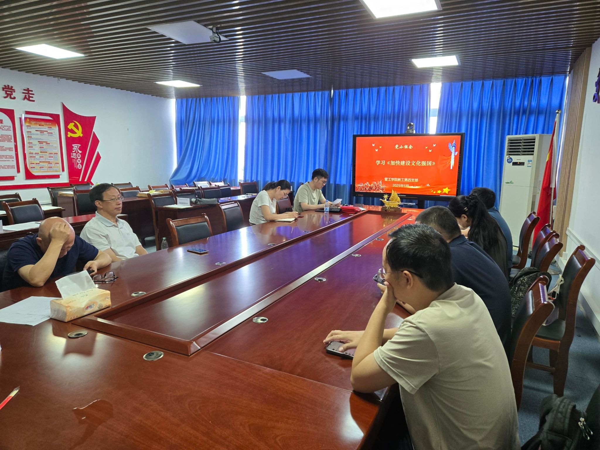 党小组会2.jpg